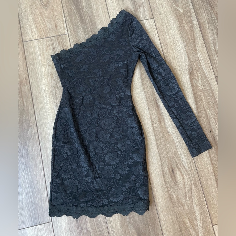 Mini one shoulder black lace dress